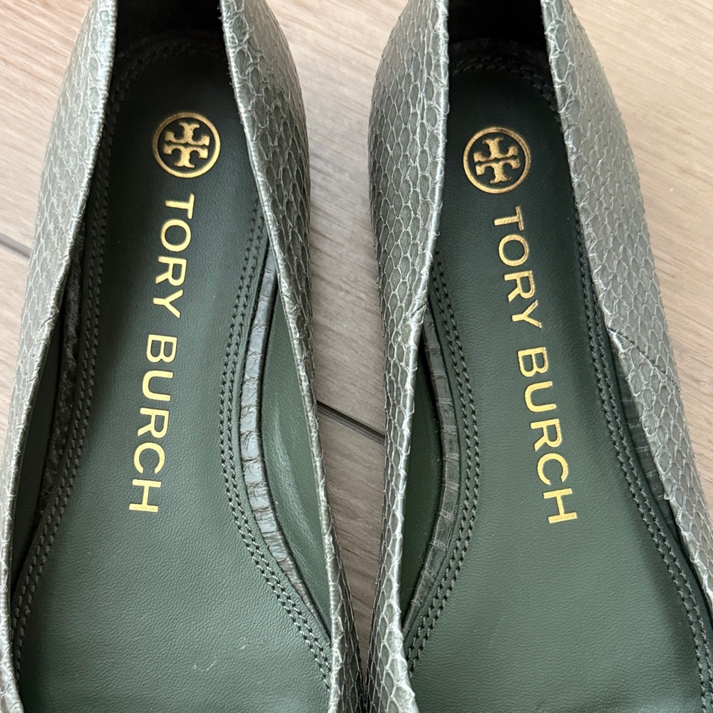 Tory Burch Georgia Ballet Flats in Palm Leaf with Logo Accent Size 7 - Picture 6 of 9